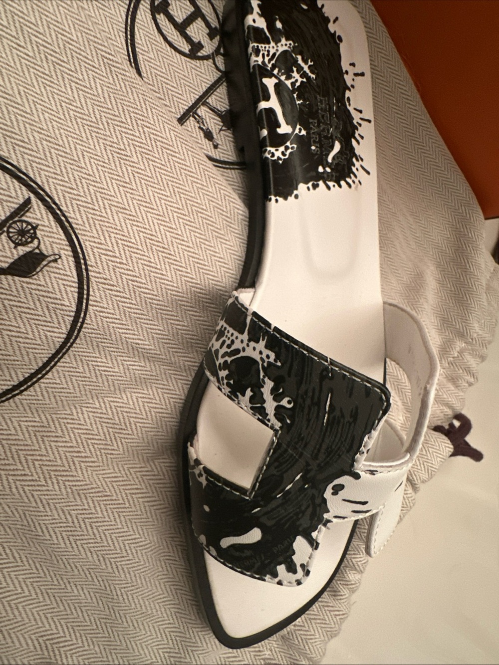 Hermes White and Black Oran Splash Slide Sandals - Picture 7 of 9